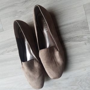 Taupe loafer 8.5M